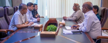 محافظ أرخبيل سقطرى يبحث مع قيادة وزارة النفط وشركة النفط آلية تموين المشتقات النفطية