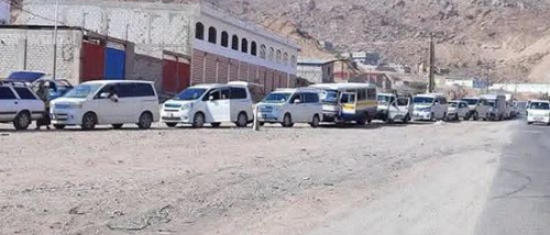 أزمة نقص الغاز تضرب مدن ساحل حضرموت وطوابير أمام المحطات 
