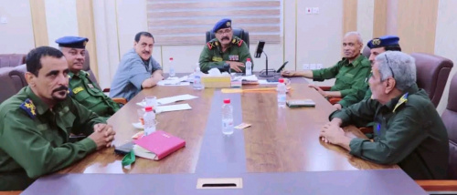 لقاء أمني يناقش ملابسات انفجار مخزن الذخيرة في الممدارة بالعاصمة عدن