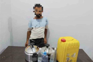 ضبط معملا لتصنيع الخمر البلدي بالضالع