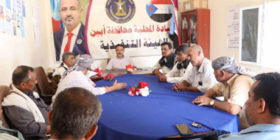 رئيس انتقالي أبين يلتقي قيادة الهيئة العسكرية للجيش والأمن الجنوبي بالمحافظة