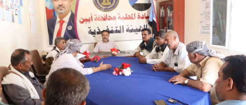 رئيس انتقالي أبين يلتقي قيادة الهيئة العسكرية للجيش والأمن الجنوبي بالمحافظة