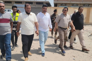 مدير عام المنصورة يدشن إنشاء حديقة جديدة في بلوك ( 10 ) منطقة بئر فضل