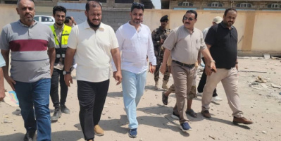 مدير عام المنصورة يدشن إنشاء حديقة جديدة في بلوك ( 10 ) منطقة بئر فضل