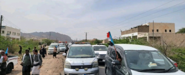 موكب جماهيري يغادر عتق للمشاركة بمليونية رفض الوصاية بعدن غدا 