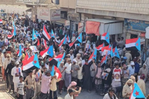 حشود غفيرة في حديبو تدشّن التصعيد الشعبي رفضًا للوصاية