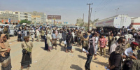 وقفة احتجاجية في شبوة ترفض إدراج متهمين بقتل مرافقي محافظ عدن السابق ضمن صفقة الأسرى