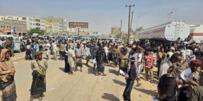 وقفة احتجاجية في شبوة ترفض إدراج متهمين بقتل مرافقي محافظ عدن السابق ضمن صفقة الأسرى