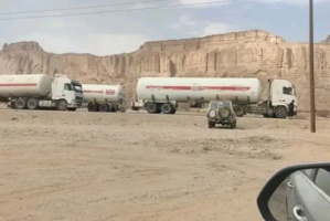 قبائل شبوة تبدأ قطع الطرق تنديدا بضم إرهابيين لصفقة تبادل الأسرى 