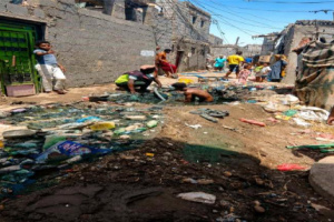 فرق الصرف الصحي بعدن تنفذ أعمال صيانة وفتح انسدادات واسعة بعدد من المديريات