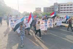 مديريات العاصمة عدن تنتفض في مسيرات الغضب الجماهيرية رفضًا للصفقات المشبوهة