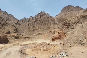 مدير عام البريقة بعدن يستعيد المحاجر إلى الدولة ويشدد بمحاسبة المعتدين