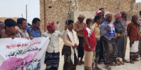 تظاهرة في الطلح بشبوة ترفض التدخلات الخارجية وصفقة تبادل الأسرى