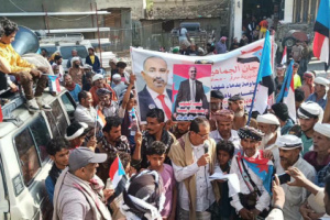 تظاهرة حاشدة في سرار يافع تؤكد التمسك بالثوابت الوطنية وعدم المساومة بدماء الشهداء