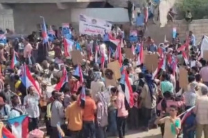 عاجل| جماهير غفيرة تحتشد أمام السلطة المحلية في الضالع ضمن فعاليات التصعيد