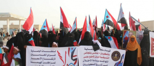 وقفة جماهيرية حاشدة لأبناء مديرية المسيلة تجدد التفويض للقيادة السياسية وتؤكد رفض الوصاية
