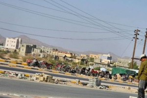 قوات إخوانية في عتق ترفض إطلاق سراح ملاك الدراجات النارية