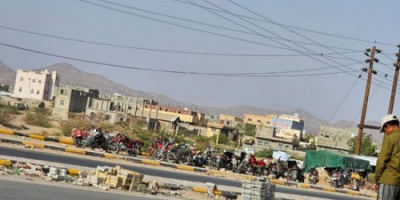 قوات إخوانية في عتق ترفض إطلاق سراح ملاك الدراجات النارية