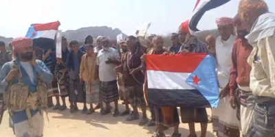 وقفة جماهيرية حاشدة في المحفد ترفض تشكيل المجالس التنسيقية