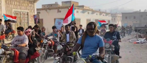 انتقالي قشن ينظم مسيرة جماهيرية حاشدة بالمركبات والدراجات النارية