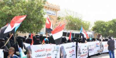 انتقالي حضرموت يواصل فعالياته التصعيدية السلمية.. وقفة احتجاجية تتهم السلطة المحلية بتبديد الأموال وتحمل السعودية مسؤولية استمرار تدهور الأوضاع