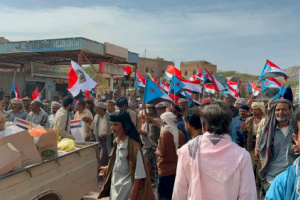 مسيرة جماهيرية حاشدة في حبان تؤكد التمسك بالحقوق الوطنية والخدمية وتجدد التفويض للرئيس الزُبيدي
