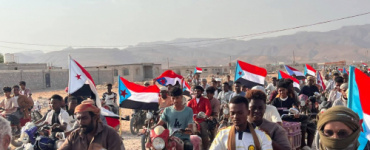 انتقالي سيحوت ينظم مسيرة جماهيرية حاشدة تأكيدًا على رفض الوصاية 