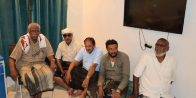 اليهري يزور المناضل علي بن عكظة للاطمئنان على صحته