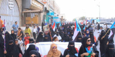 انتقالي لحج ينظم وقفة احتجاجية ومسيرة جماهيرية نسوية حاشدة رفضًا للوصاية