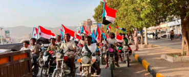 مسيرة شبابية بالدراجات النارية في المكلا تأييدًا للتصعيد السلمي ورفضًا لتدهور الخدمات