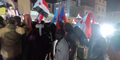 حضرموت..مسيرة جماهيرية في غيل باوزير احتجاجاً على تردي الخدمات والأوضاع المعيشية