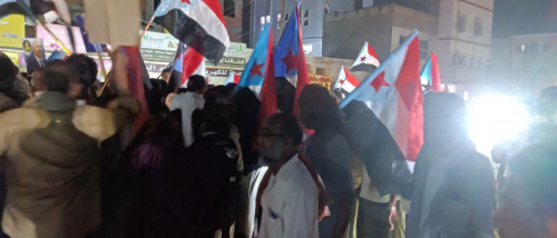حضرموت..مسيرة جماهيرية في غيل باوزير احتجاجاً على تردي الخدمات والأوضاع المعيشية