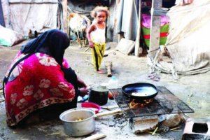 جرائم الحوثي بالبحر والجبهات تفجر موجة نزوح جديدة وتشرد آلاف اليمنيين