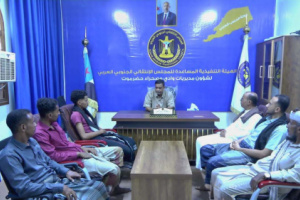 رئيس انتقالي وادي حضرموت يلتقي ثوار شباب حضرموت ويؤكد أهمية دورهم في التصعيد الشعبي