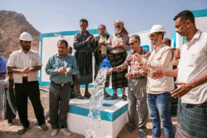 مدير عام مديرية عتق ومدير مياه الريف بشبوة يدشنان مشروع تأهيل بئر الصدارة لتعزيز خدمات مياه الشرب
