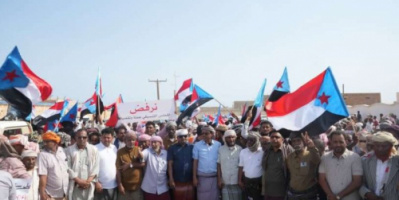 سقطرى تشهد مسيرة جماهيرية حاشدة رفضًا للوصاية والاحتلال وتأكيدًا على التمسك بالقرار الجنوبي واستعادة الدولة 