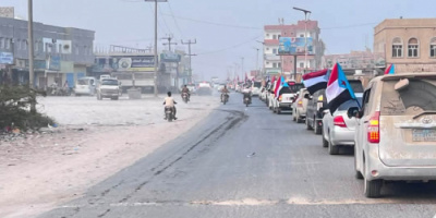  انتقالي سيحوت ينظم مسيرة جماهيرية حاشدة بالمركبات رفضًا لسياسات التجويع والوصاية
