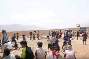 شباب الغضب يغلقون مدخل قلنسية رفضاً لدخول لجنة المجلس التنسيقي