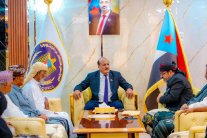 هرهرة يلتقي قيادة الاتحاد العام لقبائل الجنوب العربي ويؤكد أهمية التمسك بمدنية وحضارية العمل القبلي ويدين انتهاكات وادي حضرموت