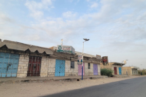 دعماً للتصعيد الشعبي.. المحفد تشهد عصياناً مدنيّاً طال المحال التجارية بالمديرية
