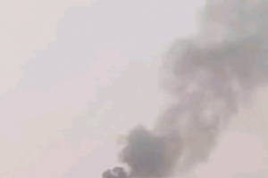 عمليات نهب واسعة بمعسكرات الطوارئ اليمنية في العبر والرويك