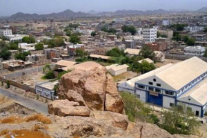 لجنة وساطة تحذر من انفجار الوضع بين آل عكي وآل حيدرة منصور في أبين