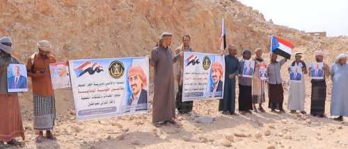 أبناء حجر الصيعر ينفذون وقفة احتجاجية سلمية رفضًا للوصاية والمطالبة بتمكين أبناء حضرموت