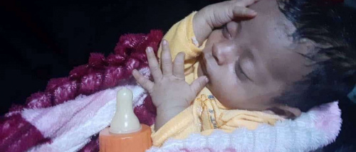 العثور على رضيع متروك بجوار مسجد في المنصورة بعدن والأمن يتحرى عن أسرته