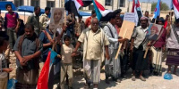 انتقالي يبعث ينظم وقفة احتجاجية أمام المجمع الحكومي