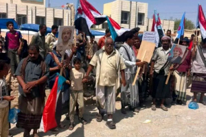 انتقالي يبعث ينظم وقفة احتجاجية أمام المجمع الحكومي