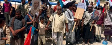 انتقالي يبعث ينظم وقفة احتجاجية أمام المجمع الحكومي