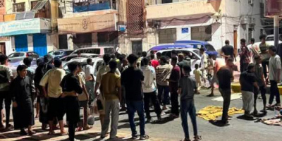 ثورة الفرشان..أبناء كريتر يواصلون احتجاجاتهم تنديداً بتدهور الخدمات المعيشية 