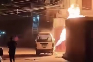 احتراق باص &laquo;دباب غاز&raquo; في دار سعد.. وتكرار الحوادث يثير مخاوف المواطنين