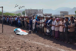 بحضور الحالمي ومهدي .. الآلاف من أبناء الجنوب يشيّعون جثمان الشهيد عبدالرحيم صالح إلى مسقط رأسه بردفان